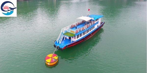Tàu tham quan Vịnh Lan Hạ