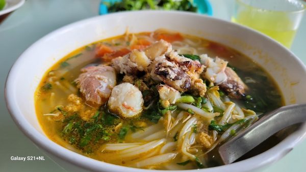 Món bún cù kỳ tại Hạ Long