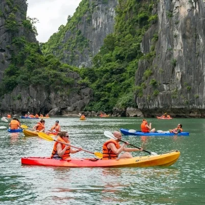 Chèo Kayak VỊnh Lan Hạ