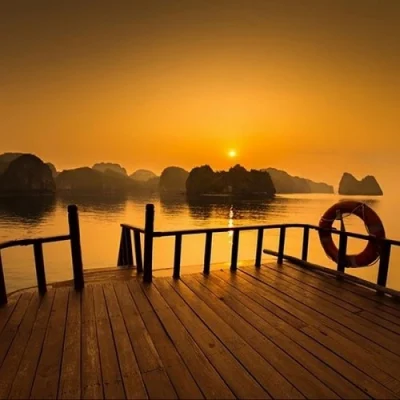 Đón Bình Minh và hoàng hông trên VỊnh Lan Hạ