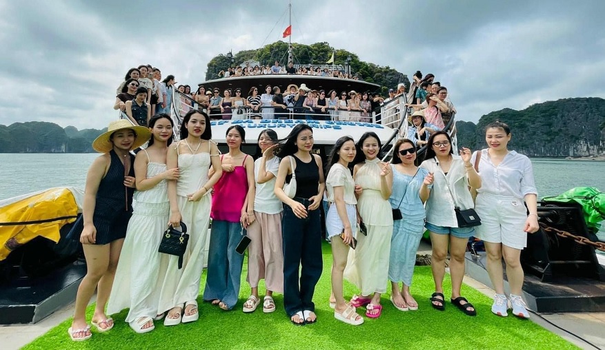 Dream Cruise Cát Bà Tour 6 tiếng chiều