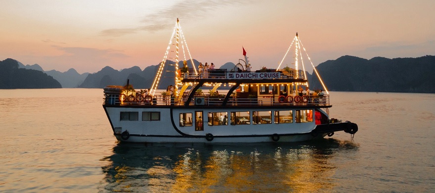 Tour đón Bình Minh trên du thuyền Daiichi Cruise II