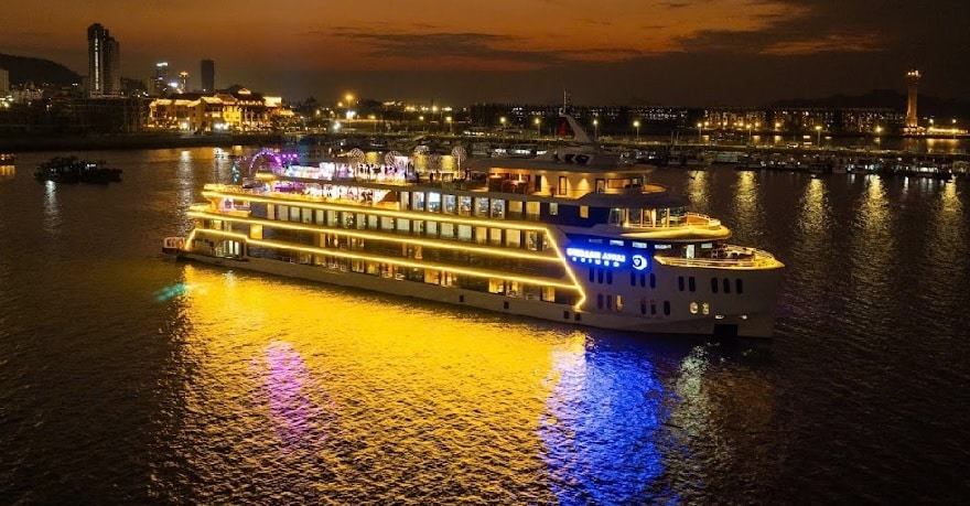 Luna Cruise Hạ Long by night