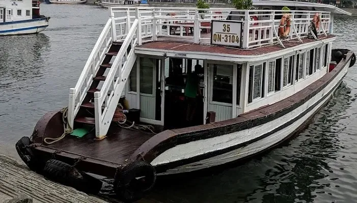 Du thuyền 48 chỗ truyền thống