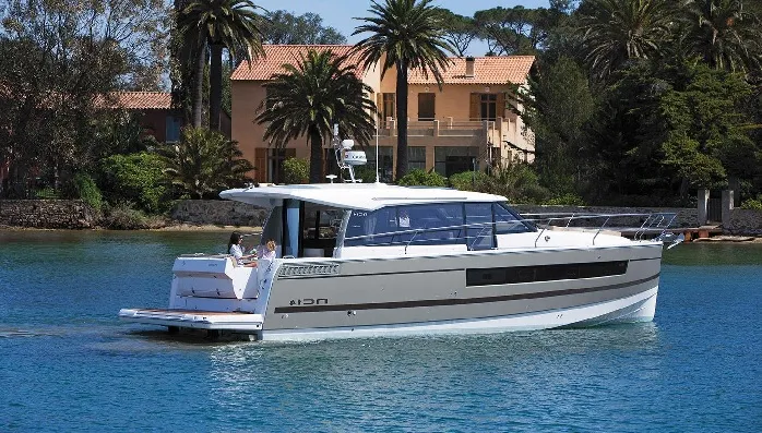 Du thuyền cá nhân